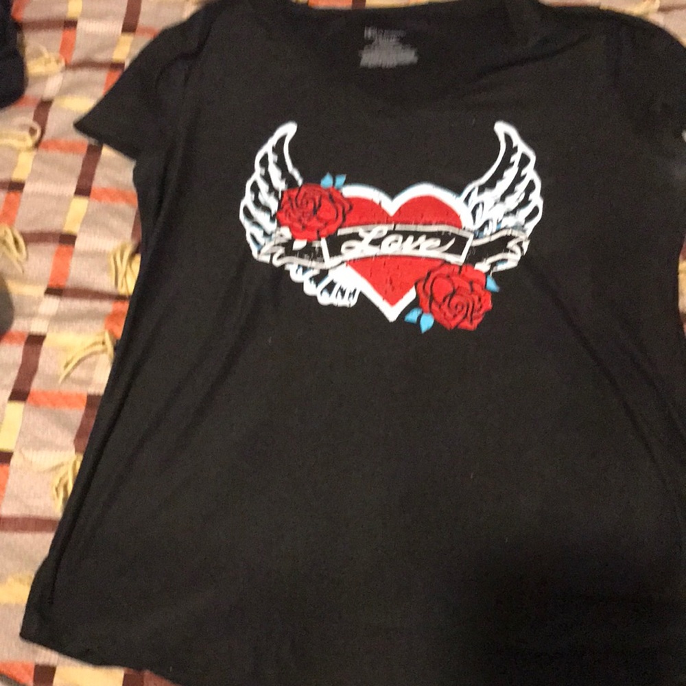 Woman’s no boundaries shirt